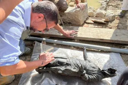 Bronzi a San Casciano dei Bagni, Giani: “Scoperta straordinaria che conferma la Toscana terra etrusca”