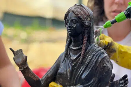A San Casciano come a Riace, dall’acqua 24 statue in bronzo – FOTO