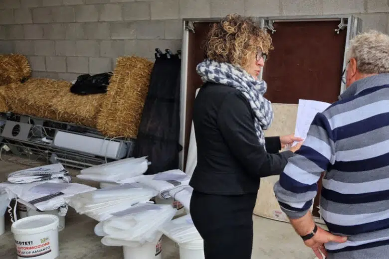 Sinalunga, prosegue il progetto ‘Stop Amianto’: consegnati altri kit per la rimozione del materiale
