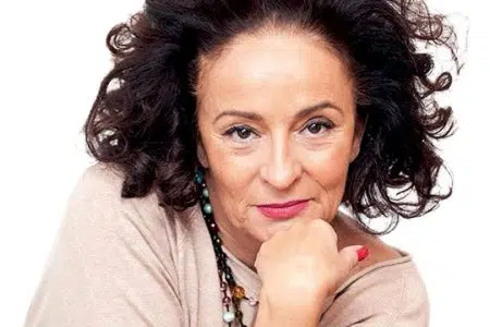 La comica Anna Meacci in “Tutto da sola” al Teatro della Grancia di Montisi