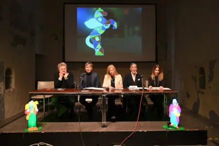 Le sculture luminose di Marco Lodola illuminano la città di Siena