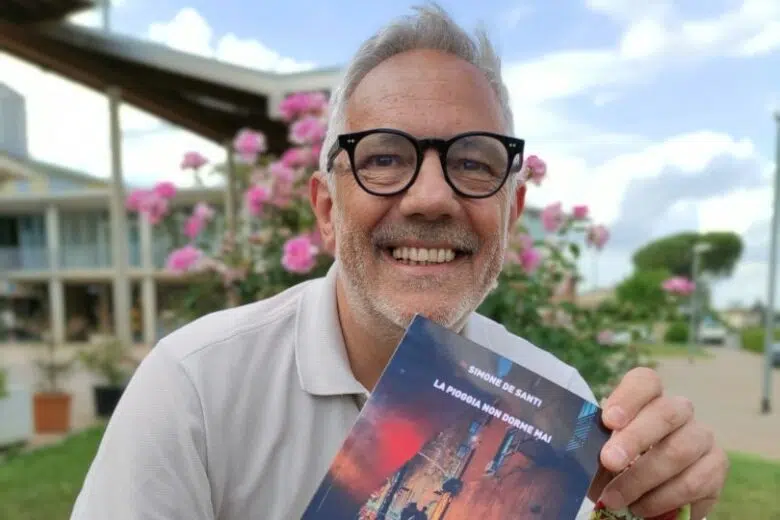 “La pioggia non dorme mai”, Simone De Santi presenta il suo nuovo romanzo a Siena