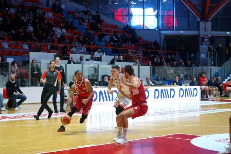 Basket A2, l’Umana San Giobbe Chiusi cresce nella ripresa e batte Chieti in trasferta