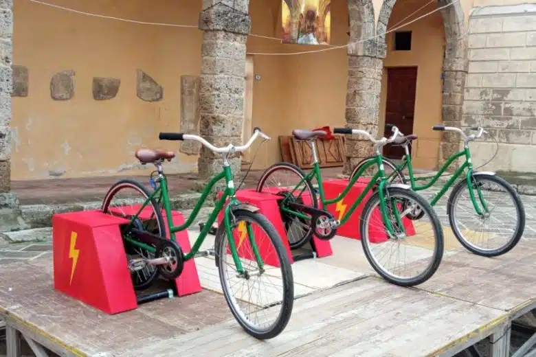 Chiusi, le luminarie si accendono pedalando in piazza Duomo