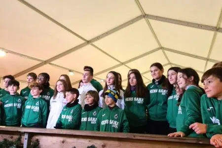 Siena, inaugurata la pista del ghiaccio alla Lizza