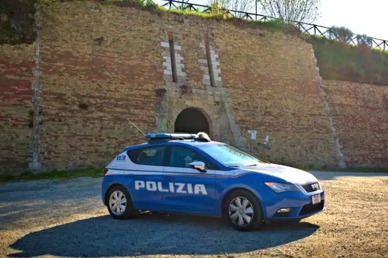 Picchia la moglie ed i figli minori: denunciato dalla Polizia e allontanato dall’abitazione