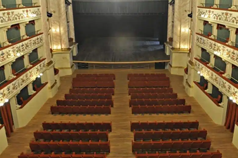 Arte e spettacolo sotto l’albero di Natale, tornano le box regalo dei Teatri di Siena