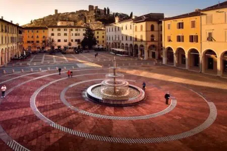 Comune di Colle di Val d’Elsa, approvato il bilancio di previsione Piazza Arnolfo a Colle di Val d'Elsa