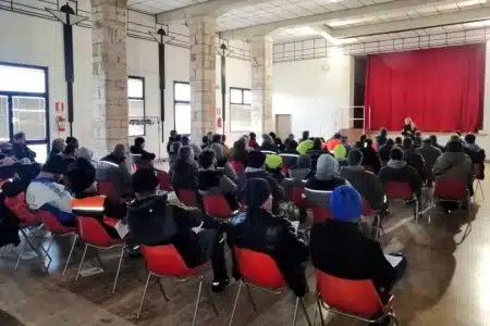 Serre di Rapolano: assemblea dei lavoratori del travertino