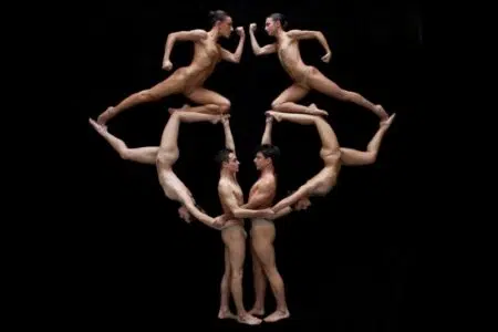 “Inferno”, lo spettacolo NoGravity protagonista al teatro dei Rinnovati