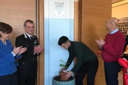 Al “Bandini” di Siena i Carabinieri del Nucleo Biodiversità consegnano il germoglio dell’albero di Giovanni Falcone