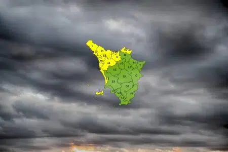 Maltempo Toscana: codice giallo per piogge, vento e mareggiate
