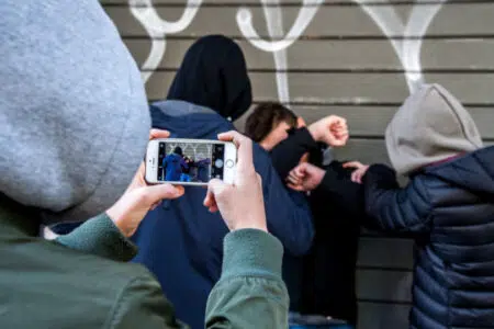 Bullismo, Psicologi toscani: “La prevenzione inizia a scuola”