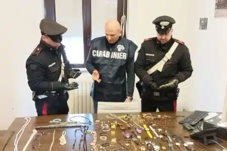 Furti in appartamento in provincia di Siena: sequestrati dai Carabinieri oggetti per 20 mila euro