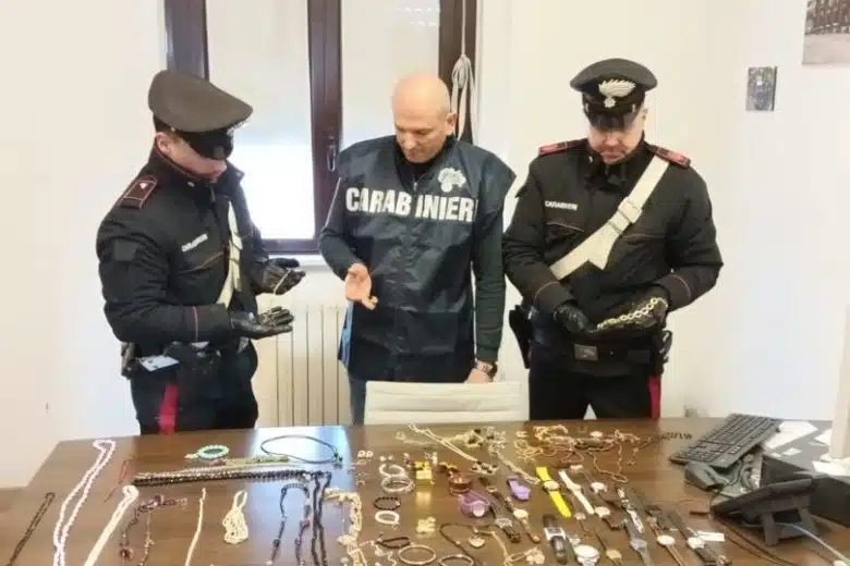 Furti in appartamento in provincia di Siena: sequestrati dai Carabinieri oggetti per 20 mila euro