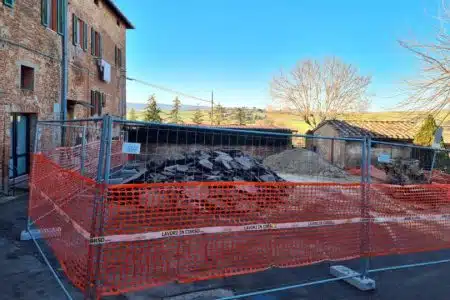 Avviati i lavori di riqualificazione della piazza del Pozzo a Lucignano d’Arbia