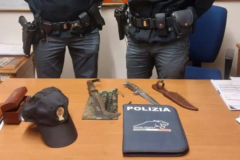 Molesta ragazze nel centro di Siena: trovato con due coltelli nell’auto