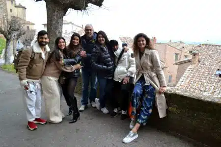 Attori di Bollywood e blogger indiani in viaggio nella Valdichiana Senese