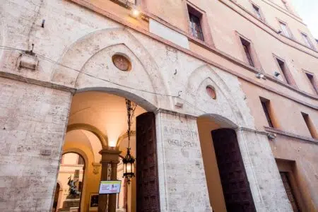 Palio di Siena, l’Università di Siena apre il Rettorato per visite guidate Il palazzo del Rettorato dell'Università di Siena