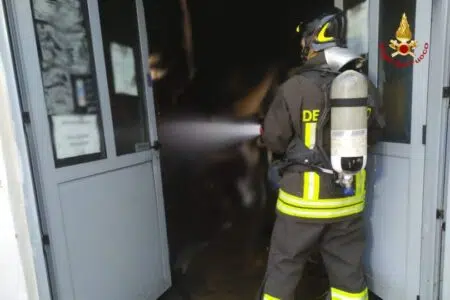Incendio ad attività commerciale a Colle di Val d’Elsa