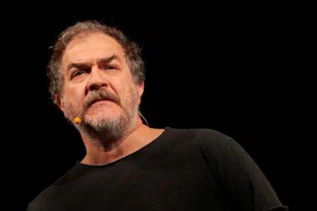 ”Mio padre – appunti sulla guerra civile”, Andrea Pennacchi chiude la stagione del Teatro Poliziano