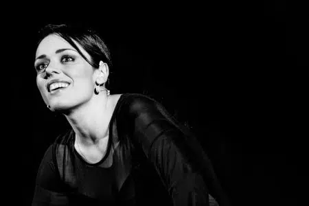 Al Teatro degli Astrusi di Montalcino Gaia Nanni in “Gli ultimi saranno ultimi”