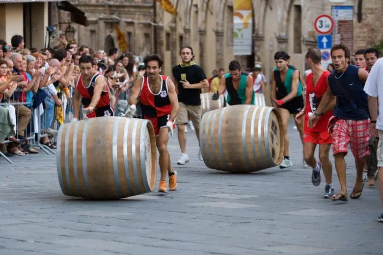 Montepulciano, il panno del Bravìo 2023 dedicato alla Costituzione italiana