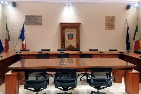 Castelnuovo, lunedì 3 luglio torna a riunirsi il Consiglio comunale Sala del Consiglio comunale di Castelnuovo Berardenga
