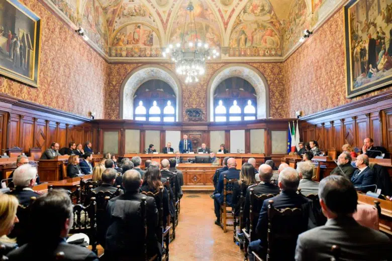 Il Consiglio comunale di Siena conferisce la cittadinanza onoraria alla Polizia di Stato