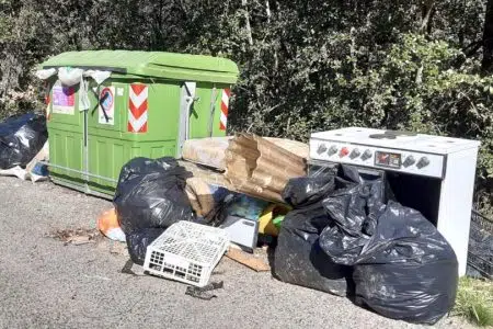Gaiole in Chianti: abbandono ingombranti, nuovo intervento della Polizia Municipale Rifiuti fuori dai cassonetti