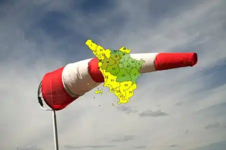 Pioggia, vento e mareggiate, codice giallo in Toscana per martedì 14 marzo