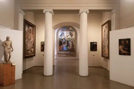 “I fiori nell’arte”, visita e laboratorio alla Pinacoteca di Siena Interno della Pinacoteca Nazionale di Siena
