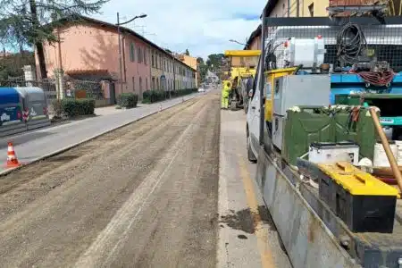 Poggibonsi, asfaltatura in corso nel tratto Chianti-Marmolada di viale Marconi