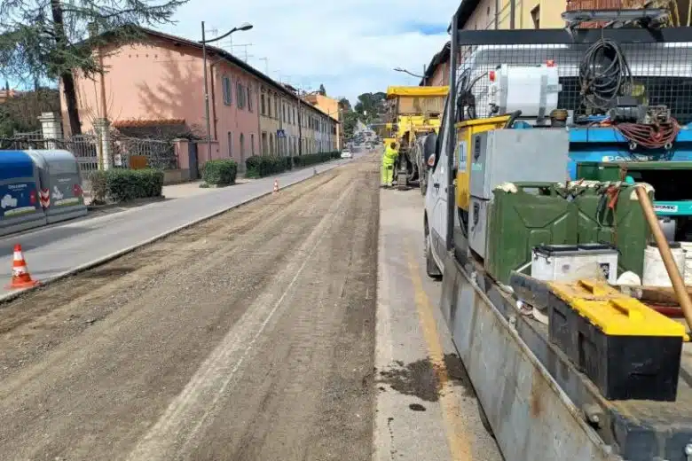 Poggibonsi, asfaltatura in corso nel tratto Chianti-Marmolada di viale Marconi