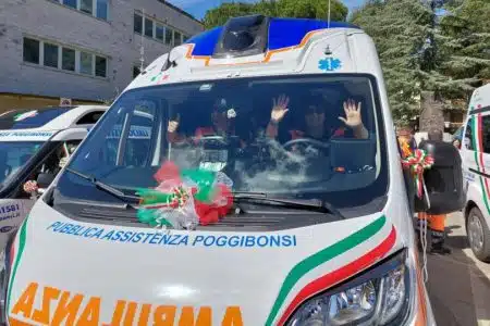 Poggibonsi, taglio del nastro per nuova ambulanza arrivata grazie alla raccolta fondi