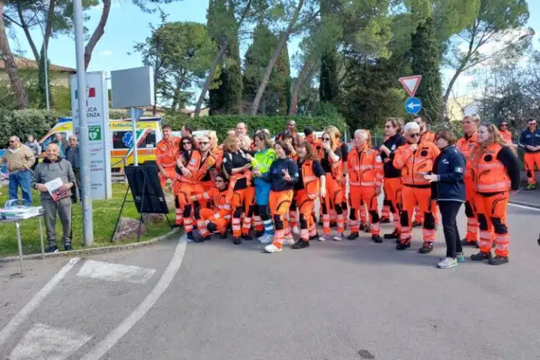 Nuovo corso per il volontariato base e avanzato alla Pubblica Assistenza di Poggibonsi Pubblica Assistenza di Poggibonsi, gruppo