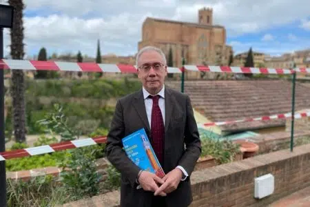 Fabio Pacciani carica i ‘suoi’ candidati: “Insieme possiamo rilanciare Siena” Fabio Pacciani programma con Siena sullo sfondo