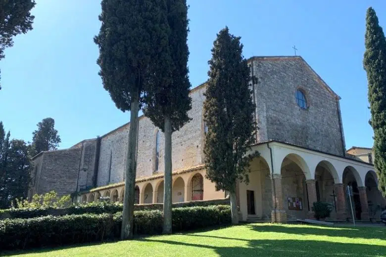 San Lucchese, tutto pronto per la festa. Il giorno della vigilia fuochi e processione Basilica di San Lucchese, a Poggibonsi esterno
