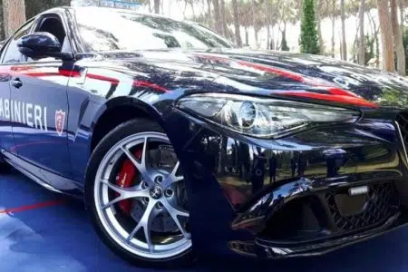 Tre uomini arrestati a Colle di Val d’Elsa dopo truffa ad anziana Auto Carabinieri Alfa Romeo Giulia
