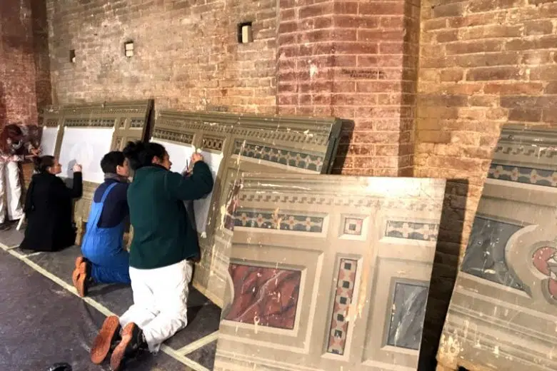 Cortile del Podestà: la Scuola Edile di Siena ‘apre’ il cantiere scuola per il restauro dei palchi storici