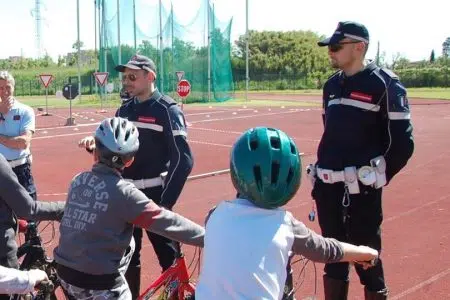 Sicurezza sulle ‘due ruote’, a Poggibonsi bambini a scuola di educazione stradale in bicicletta Polizia Municipale, educazione stradale bambini in bicicletta