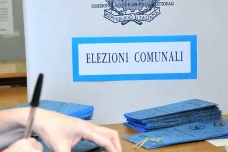 Ballottaggio Elezioni amministrative 2024 a Poggibonsi e Colle di Val d’Elsa: affluenza alle urne ore 19 Elezioni amministrative, urna, schede