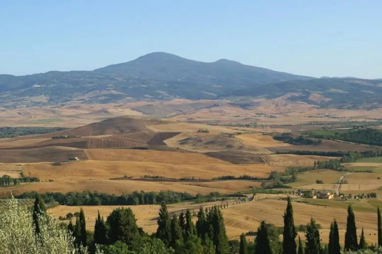Cento chilometri di bellezza: il CAI presenta a Siena la nuova carta dei sentieri dell’Amiata