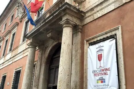 Orcia Wine Festival, degustazioni ed escursioni nelle cantine con il vino Orcia nel paesaggio più bello del mondo Orcia Wine Festival, palazzo Chigi Zondadari