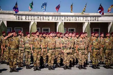 Muore paracadutista del 186° Folgore durante un’esercitazione