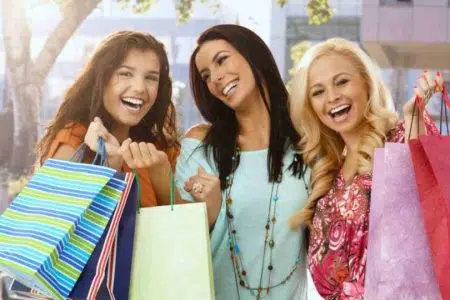 Saldi estivi 2023, inizieranno giovedì 6 luglio e dureranno due mesi Saldi estivi