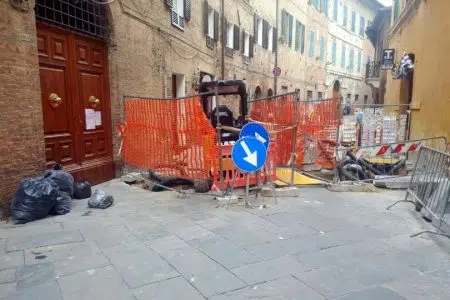 Via Camollia, Confesercenti Siena: “Disagio vetrine per lavori”