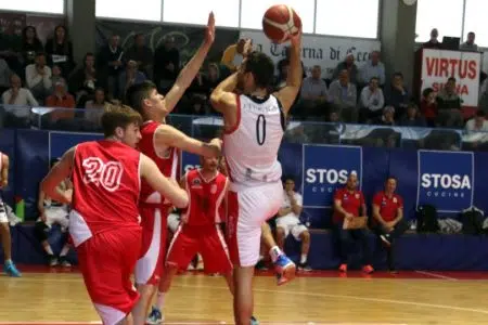 Una grande Virtus Siena espugna il parquet della capolista Cecina Virtus Siena, azione di gioco