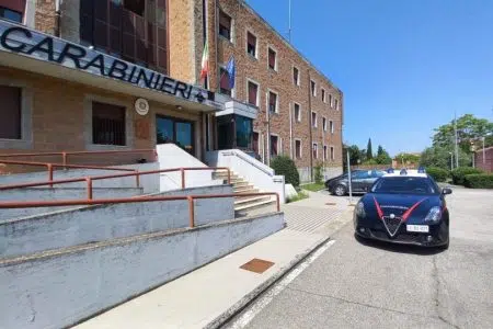 Insegue in auto ex compagna: arrestato dai Carabinieri Giulietta di fronte alla Compagnia Carabinieri di Poggibonsi