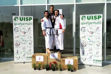 Dodici medaglie al Campionato nazionale UISP di karate per l’Asd Shinan Karate Kai di Siena Atleti dello Shinan Karate Kai Siena sul podio a Guastalla